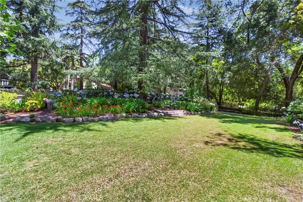 La Canada Flintridge, California 91011, United States, 4 Bedrooms Bedrooms, ,3 BathroomsBathrooms,Residential,Active,186289