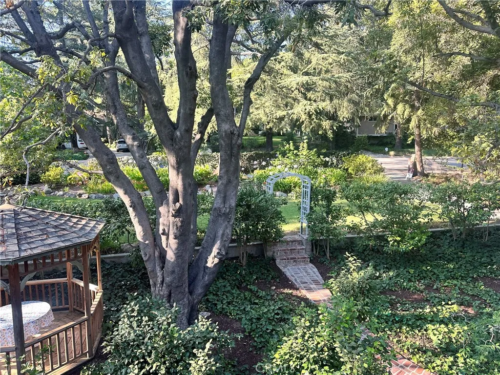 La Canada Flintridge, California 91011, United States, 4 Bedrooms Bedrooms, ,3 BathroomsBathrooms,Residential,Active,186289