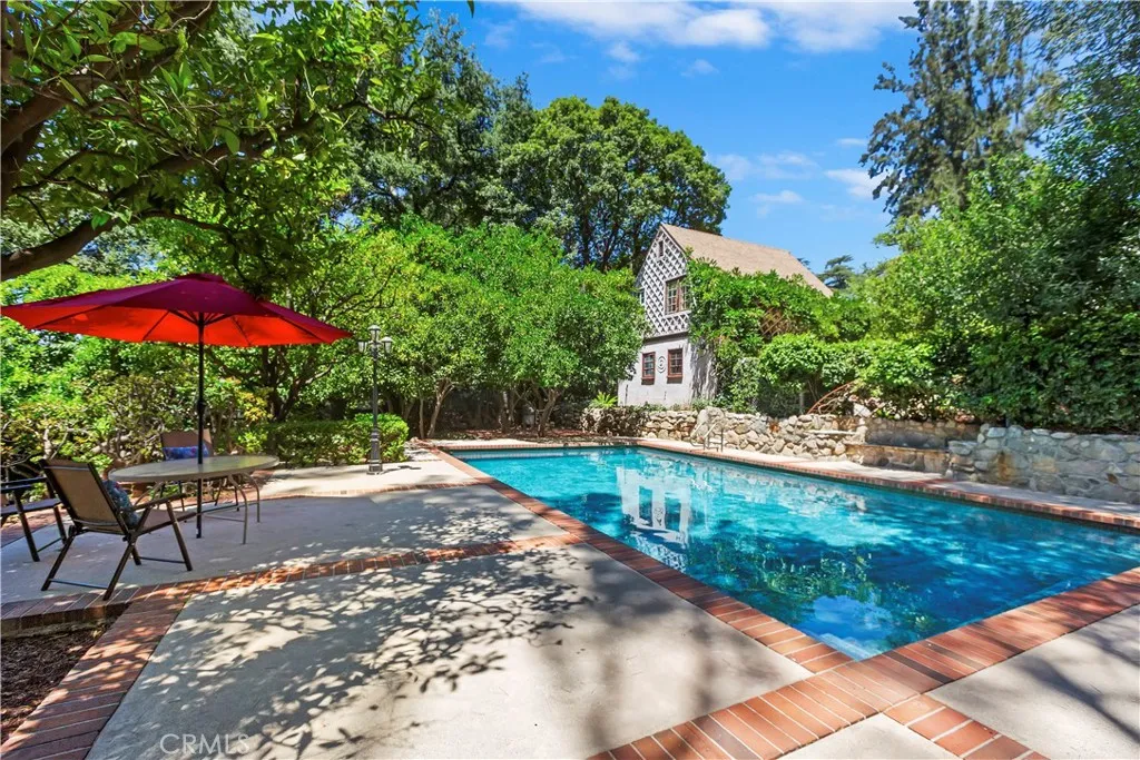 La Canada Flintridge, California 91011, United States, 4 Bedrooms Bedrooms, ,3 BathroomsBathrooms,Residential,Active,186289