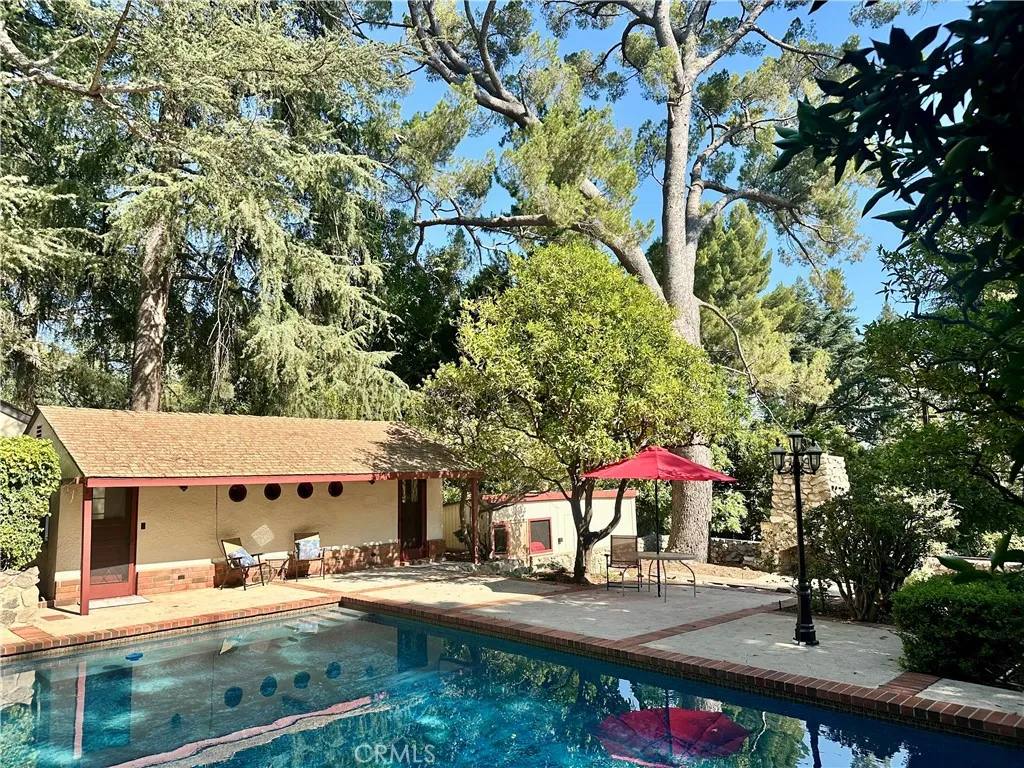 La Canada Flintridge, California 91011, United States, 4 Bedrooms Bedrooms, ,3 BathroomsBathrooms,Residential,Active,186289