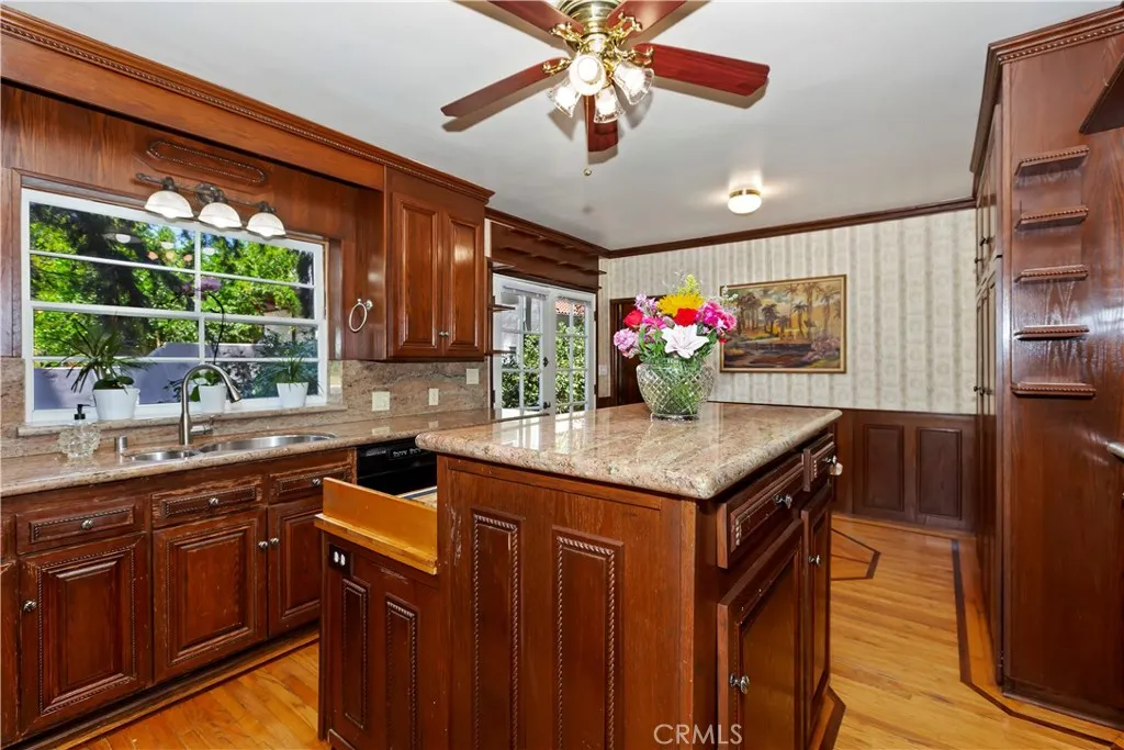 La Canada Flintridge, California 91011, United States, 4 Bedrooms Bedrooms, ,3 BathroomsBathrooms,Residential,Active,186289