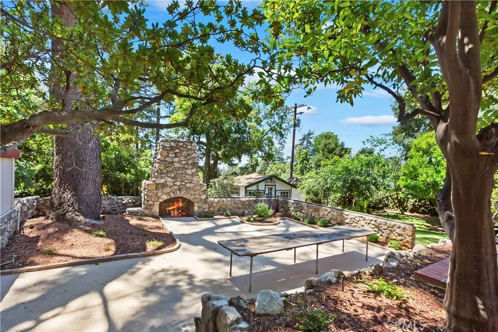 La Canada Flintridge, California 91011, United States, 4 Bedrooms Bedrooms, ,3 BathroomsBathrooms,Residential,Active,186289