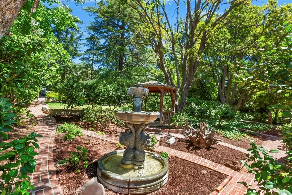 La Canada Flintridge, California 91011, United States, 4 Bedrooms Bedrooms, ,3 BathroomsBathrooms,Residential,Active,186289