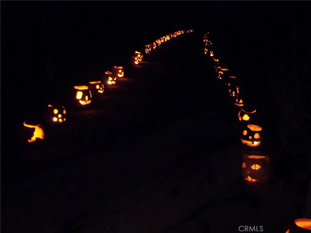 La Canada Flintridge, California 91011, United States, 4 Bedrooms Bedrooms, ,3 BathroomsBathrooms,Residential,Active,186289