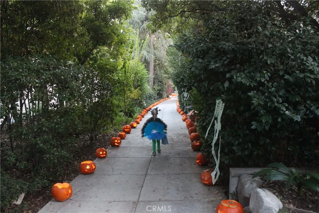 La Canada Flintridge, California 91011, United States, 4 Bedrooms Bedrooms, ,3 BathroomsBathrooms,Residential,Active,186289