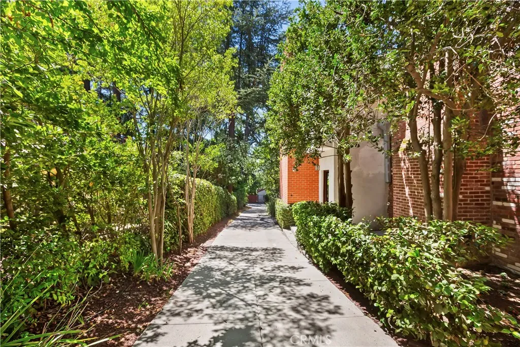 La Canada Flintridge, California 91011, United States, 4 Bedrooms Bedrooms, ,3 BathroomsBathrooms,Residential,Active,186289