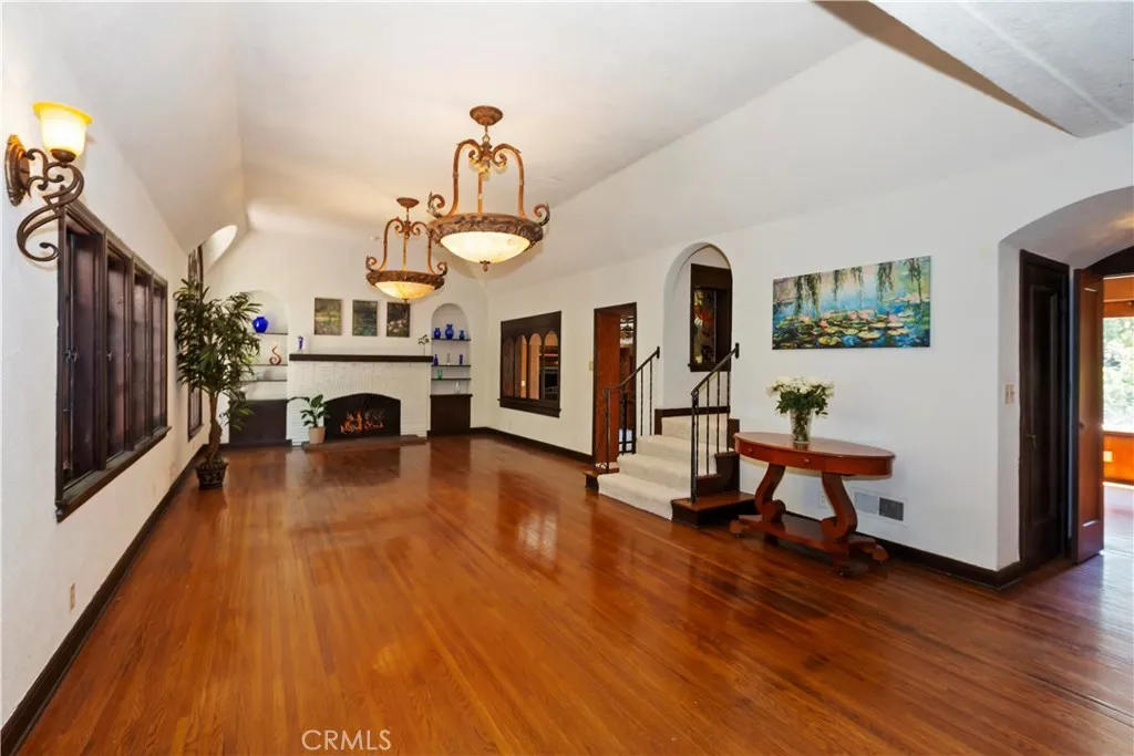 La Canada Flintridge, California 91011, United States, 4 Bedrooms Bedrooms, ,3 BathroomsBathrooms,Residential,Active,186289
