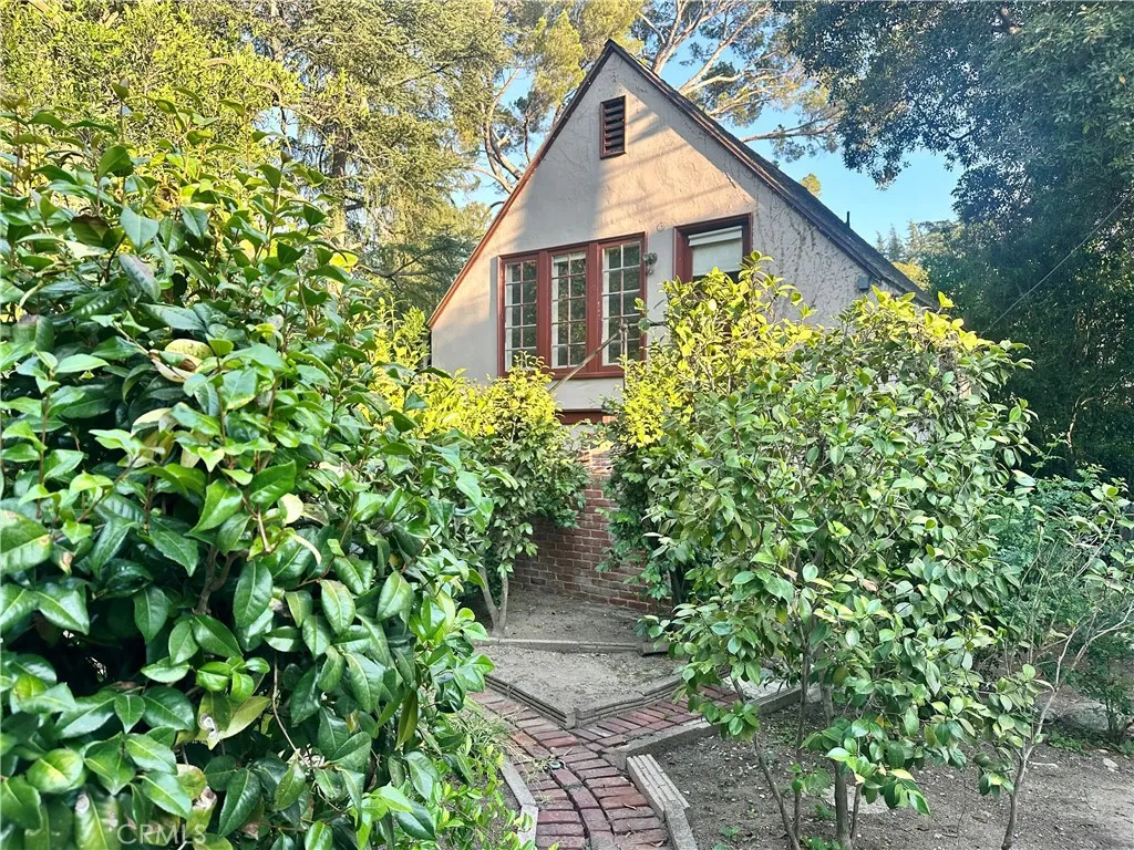 La Canada Flintridge, California 91011, United States, 4 Bedrooms Bedrooms, ,3 BathroomsBathrooms,Residential,Active,186289