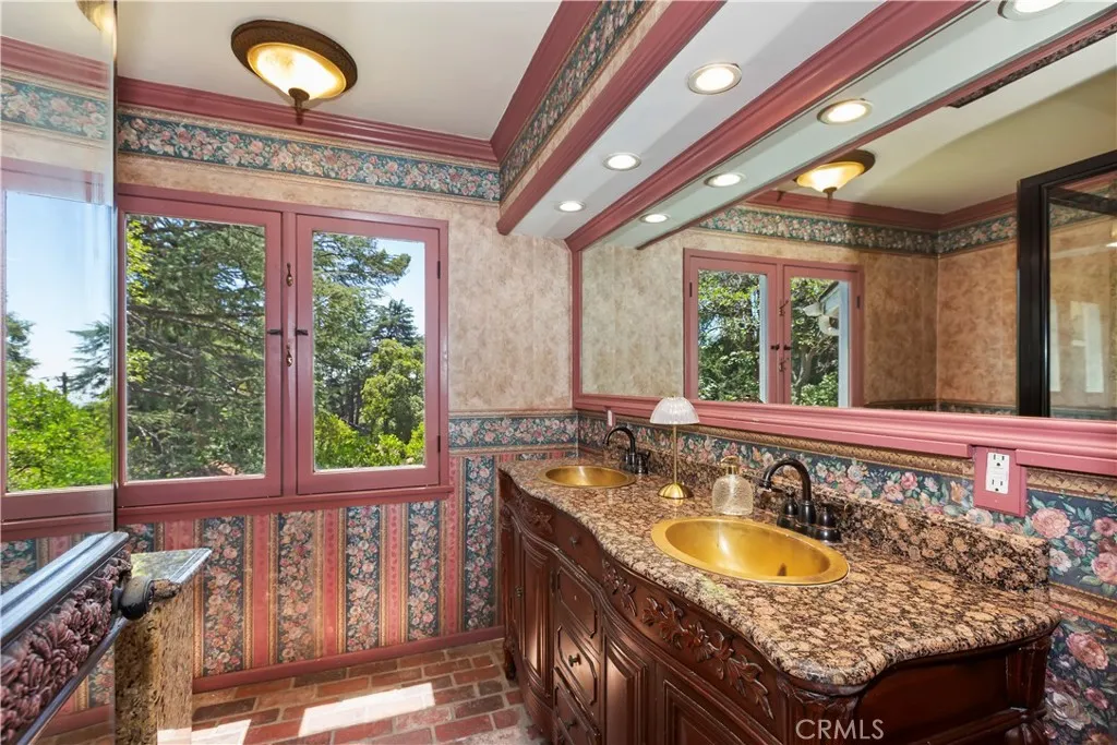 La Canada Flintridge, California 91011, United States, 4 Bedrooms Bedrooms, ,3 BathroomsBathrooms,Residential,Active,186289