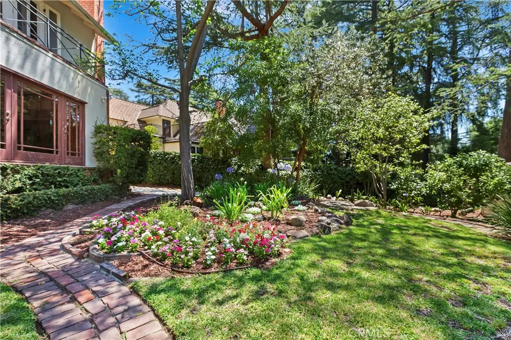 La Canada Flintridge, California 91011, United States, 4 Bedrooms Bedrooms, ,3 BathroomsBathrooms,Residential,Active,186289