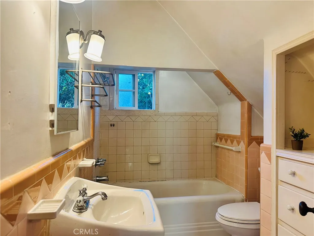 La Canada Flintridge, California 91011, United States, 4 Bedrooms Bedrooms, ,3 BathroomsBathrooms,Residential,Active,186289