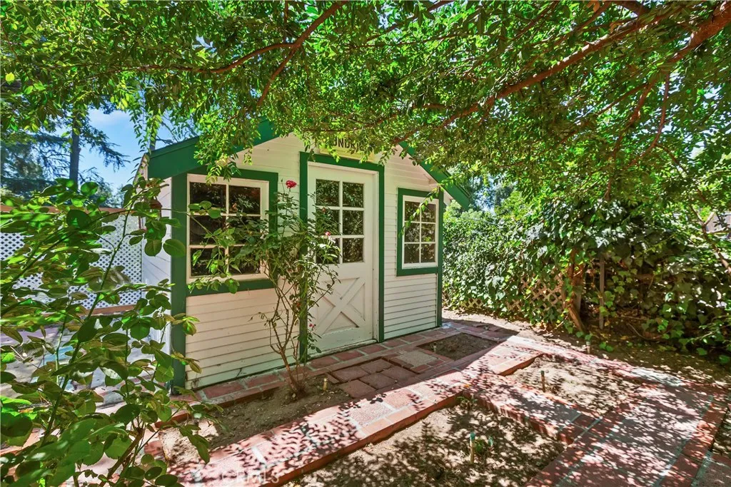 La Canada Flintridge, California 91011, United States, 4 Bedrooms Bedrooms, ,3 BathroomsBathrooms,Residential,Active,186289