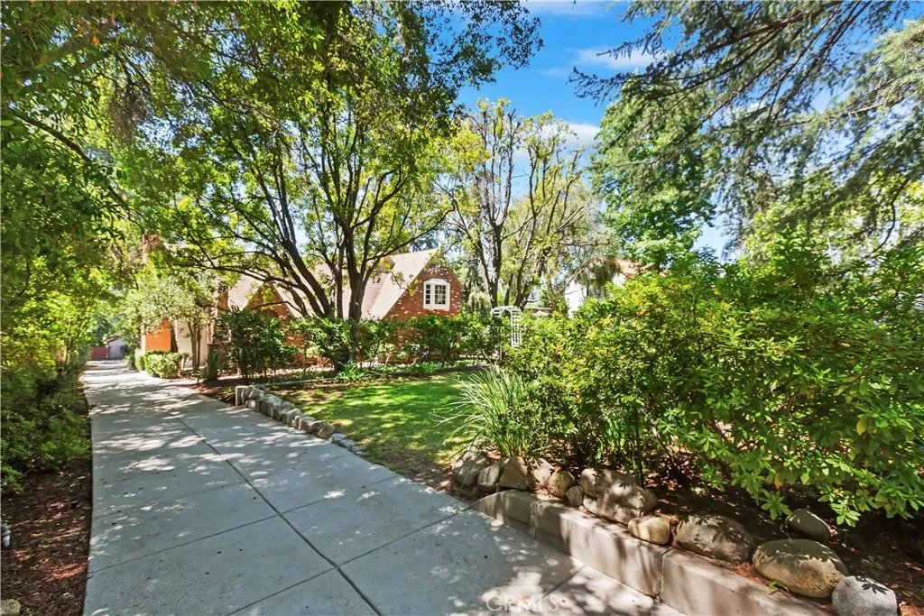 La Canada Flintridge, California 91011, United States, 4 Bedrooms Bedrooms, ,3 BathroomsBathrooms,Residential,Active,186289