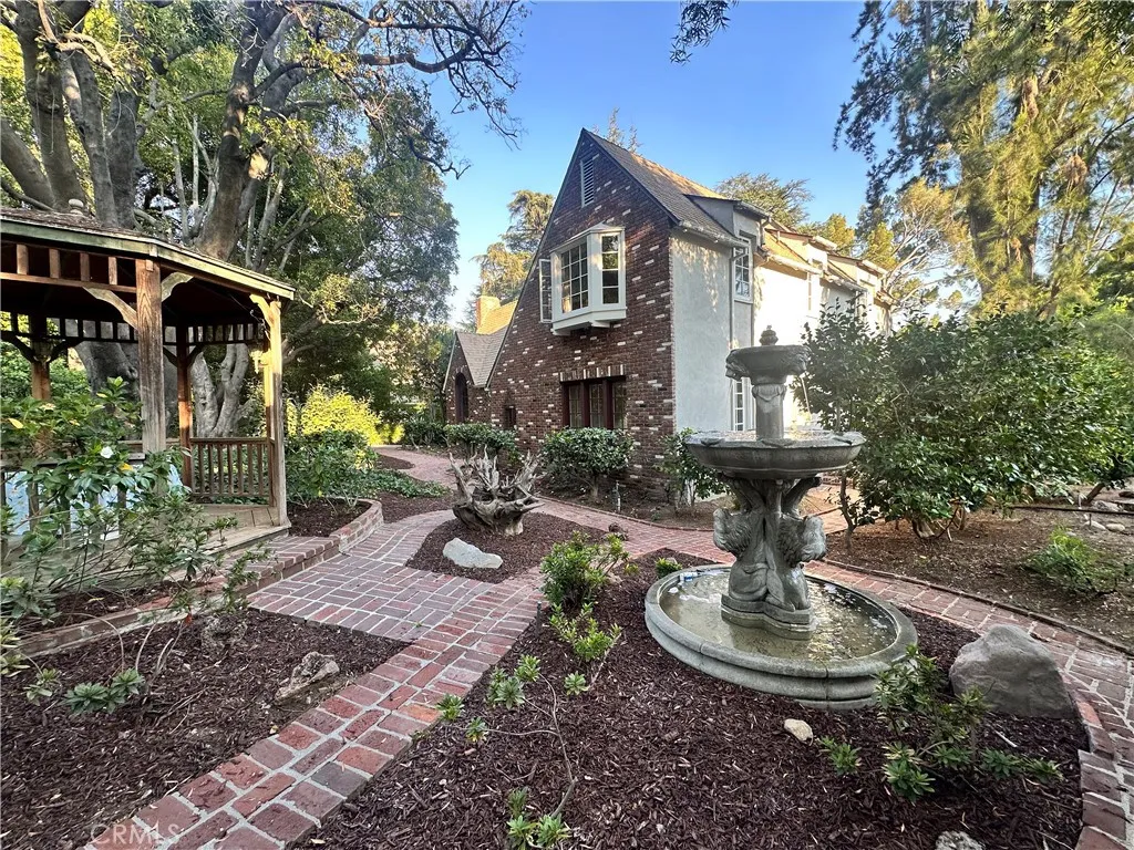 La Canada Flintridge, California 91011, United States, 4 Bedrooms Bedrooms, ,3 BathroomsBathrooms,Residential,Active,186289