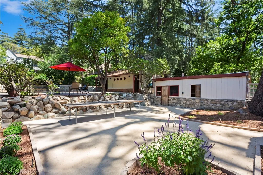 La Canada Flintridge, California 91011, United States, 4 Bedrooms Bedrooms, ,3 BathroomsBathrooms,Residential,Active,186289