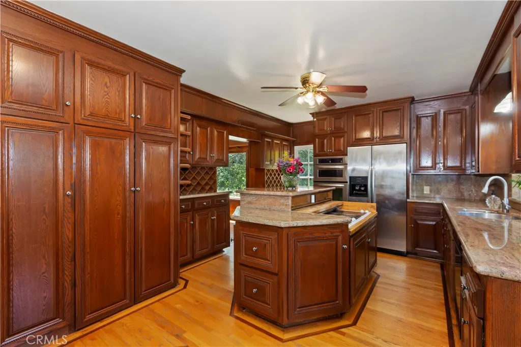 La Canada Flintridge, California 91011, United States, 4 Bedrooms Bedrooms, ,3 BathroomsBathrooms,Residential,Active,186289