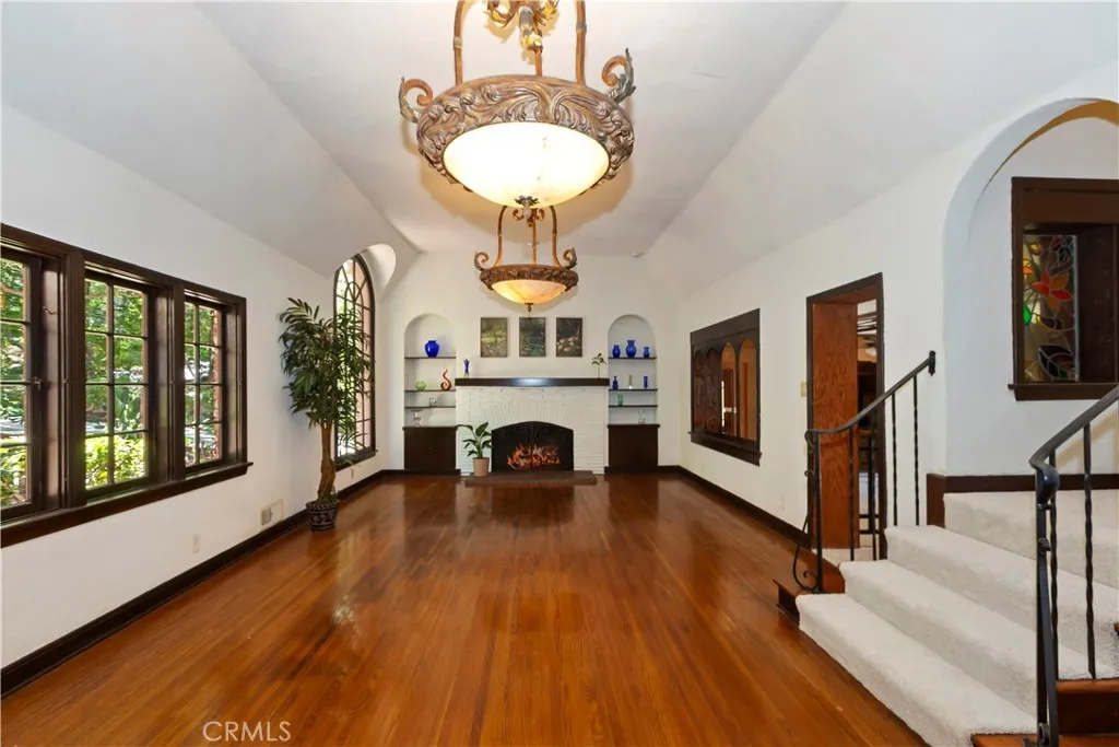 La Canada Flintridge, California 91011, United States, 4 Bedrooms Bedrooms, ,3 BathroomsBathrooms,Residential,Active,186289