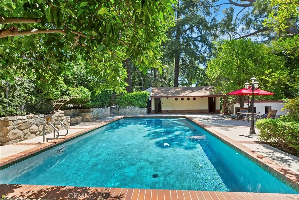 La Canada Flintridge, California 91011, United States, 4 Bedrooms Bedrooms, ,3 BathroomsBathrooms,Residential,Active,186289