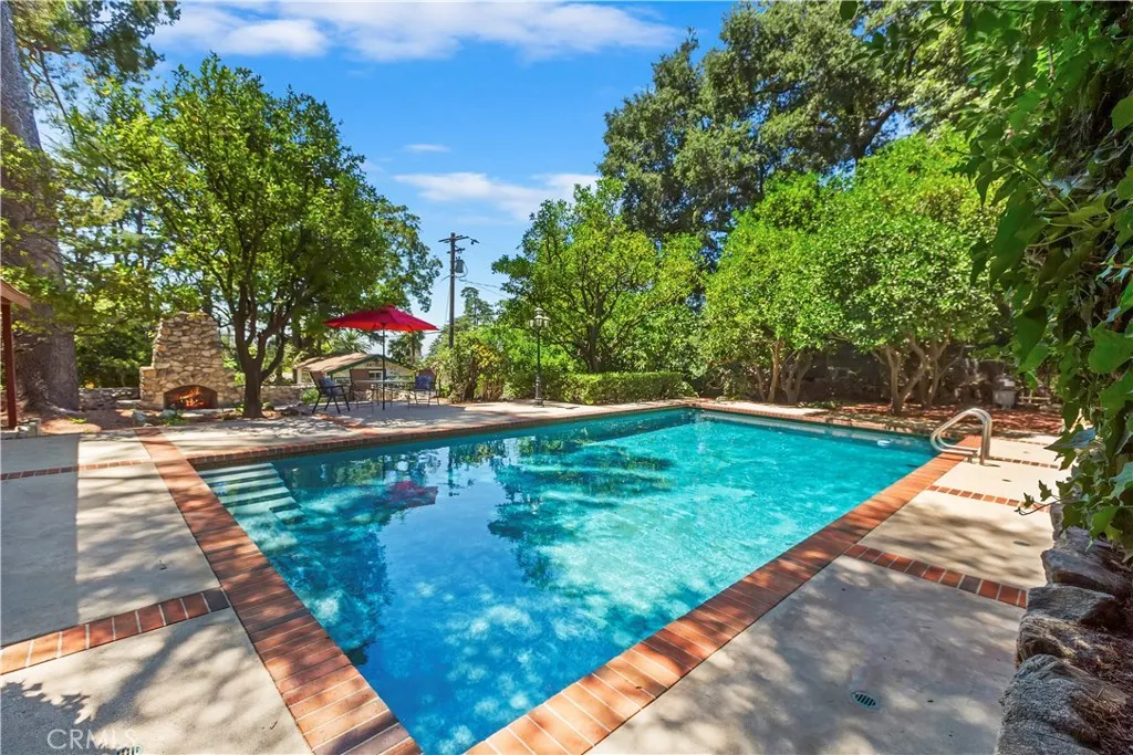 La Canada Flintridge, California 91011, United States, 4 Bedrooms Bedrooms, ,3 BathroomsBathrooms,Residential,Active,186289