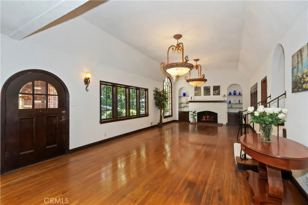 La Canada Flintridge, California 91011, United States, 4 Bedrooms Bedrooms, ,3 BathroomsBathrooms,Residential,Active,186289