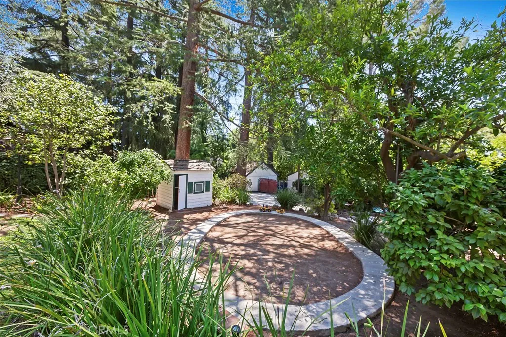 La Canada Flintridge, California 91011, United States, 4 Bedrooms Bedrooms, ,3 BathroomsBathrooms,Residential,Active,186289