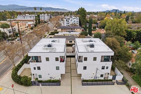 Photo of 13822 Oxnard Street, Van Nuys, CA 91401 (MLS # 26634373)