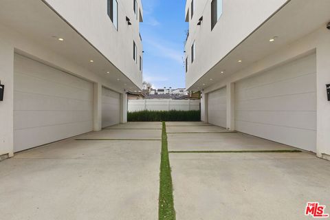 13822 Oxnard Street Van Nuys CA 91401