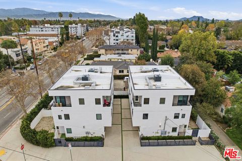 Photo of 13822 Oxnard Street, Van Nuys, CA 91401 (MLS # 26634373)