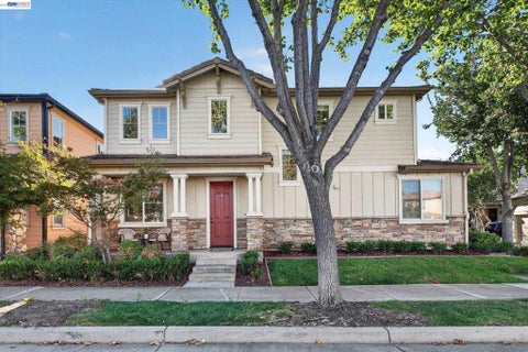 Photo of 229 Cobblestone Cmn, Livermore, CA 94550 (MLS # 41151933)