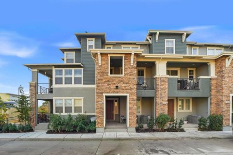 Photo of 1654 Latitude Drive #2, San Jose, CA 95124 (MLS # ML82031099)