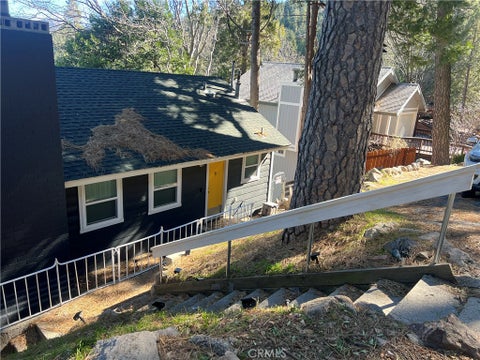 Photo of 23870 Lakeview Dr, Crestline, CA 92325 (MLS # IG26144580)