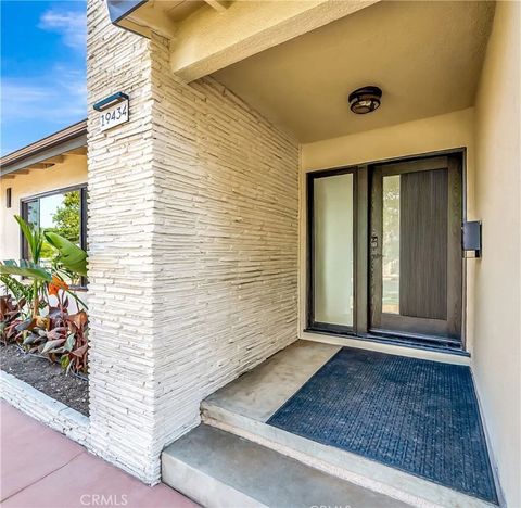 Photo of 19434 Calvert, Tarzana, CA 91335 (MLS # SR25259120)