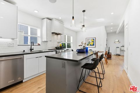 Photo of 2603 Abbot Kinney Boulevard #1/2, Venice, CA 90291 (MLS # 26646383)