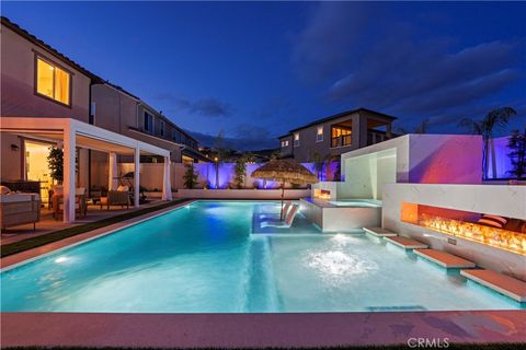 Photo of 28618 Bloom Lane, Saugus, CA 91350 (MLS # SR25073631)