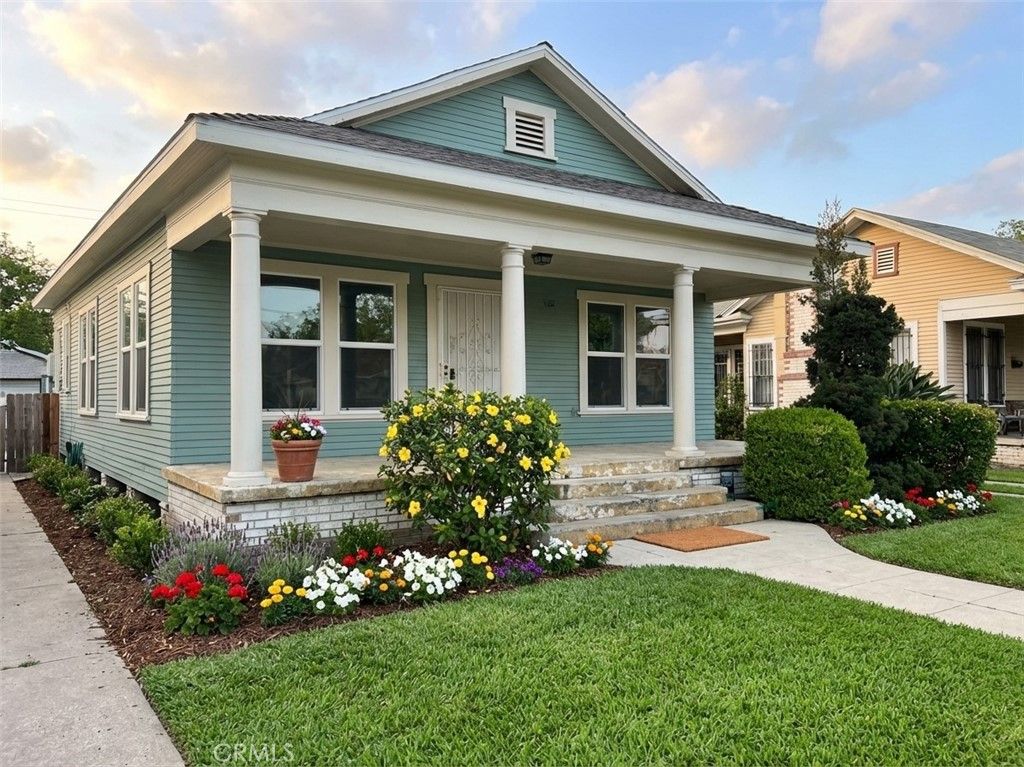 Photo of 4239 S Raymond Avenue, Los Angeles, CA 90037 (MLS # PW26055287)