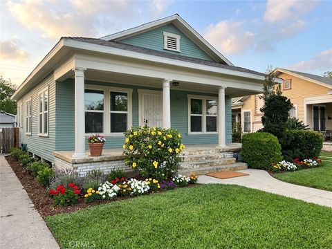 Photo of 4239 S Raymond Avenue, Los Angeles, CA 90037 (MLS # PW26055287)