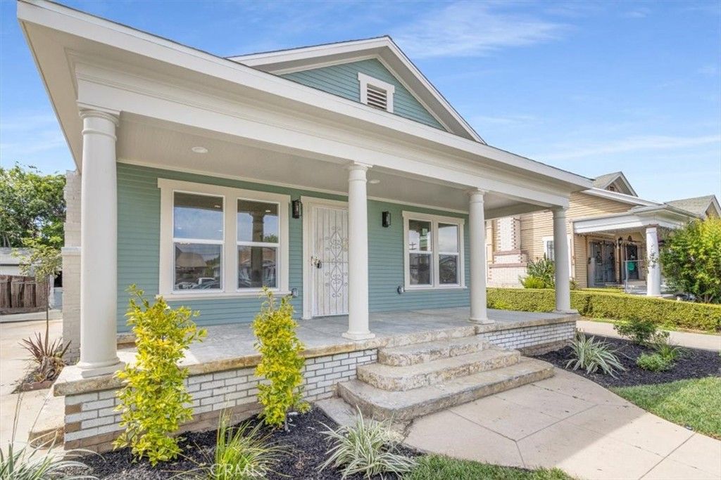 Photo of 4239 S Raymond Avenue, Los Angeles, CA 90037 (MLS # PW26055287)