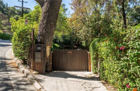 Photo of 3791 Multiview Drive, Los Angeles, CA 90068 (MLS # PW26070269)