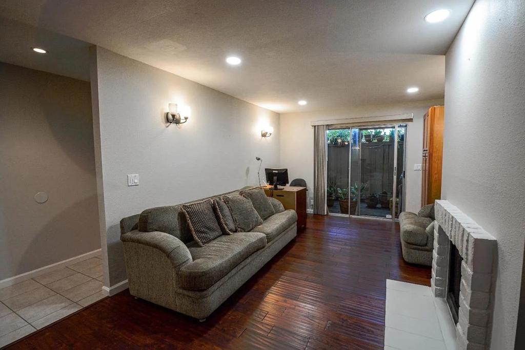 100% Application before tour. Available: 10th Aug Discover this charming, move-in-ready 1-bedroom, 1-bathroom apartment nestled in a peaceful San Jose neighborhood. Built in 1977 with character, it features beautiful hardwood floors throughout its cozy 777 sq ft. Enjoy the convenience of forced-air heating and included water & garbage service. Its prime location is a huge plus walk easily to the VTA Station and nearby shopping center. Building amenities include shared laundry facilities and shared garage parking. If you're seeking a quiet, well-located home without the hassle of extra utility bills, this practical and inviting apartment is waiting for you! App Fee: $99 No Pet Fee No Move-in Fee