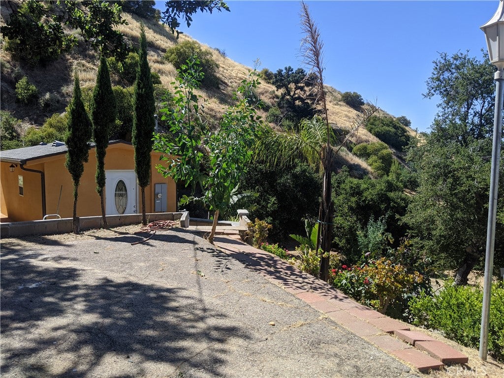 1036 LOMA Lane