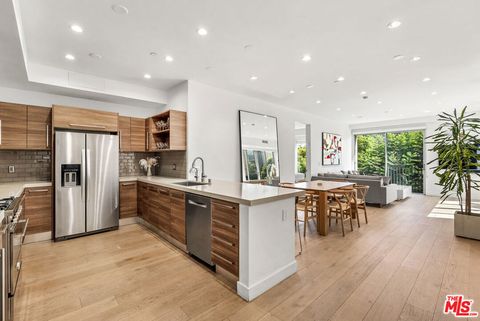 Photo of 855 Croft Ave Ave #301, Los Angeles, CA 90069 (MLS # 25619627)