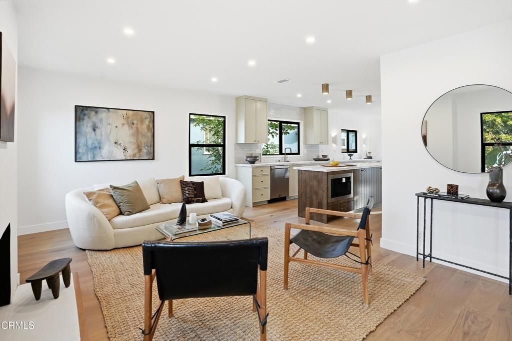 Photo of 2801 Ceilhunt Avenue, Los Angeles, CA 90064 (MLS # V1-35488)