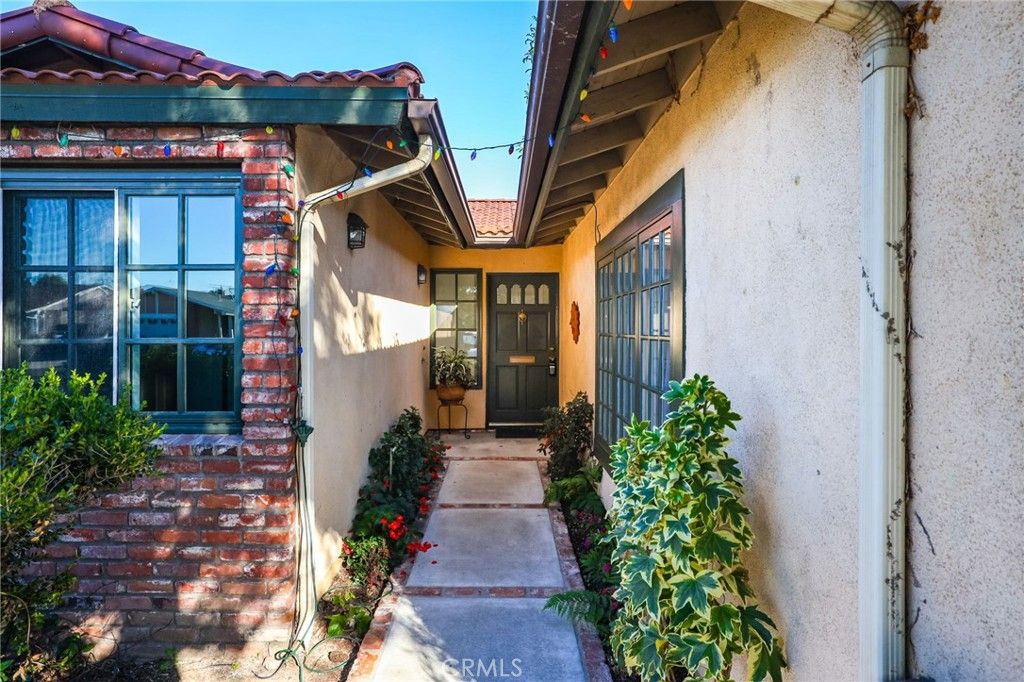 Photo of 10485 Parakeet Cir, Fountain Valley, CA 92708 (MLS # OC25275383)