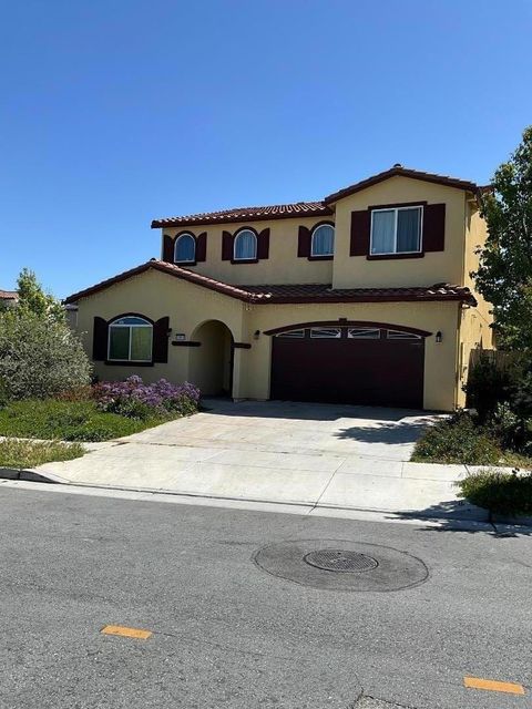 Photo of 1011 El Cerro Drive, Hollister, CA 95023 (MLS # ML82043617)
