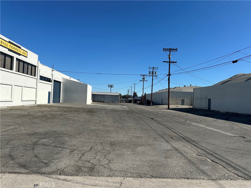 Unlock the full potential of your business operations with this rare opportunity to own a strategically position commercial property. Located just steps from Bob Hope Airport in Burbank, CA, one of the busiest and most accessible regional airports in SOCAL. Perfect for long term, short term, or premium Valet Parking with easy access to I-5, 134, and 101 Freeways. The ample lot size allows for optional EV Charging stations, shuttle services Hub, or rental car fleet support.
Some key features include, a lot size of 5,001 SQ FT. Flat, with gated parking space capacity for up to 16 cars.
This is your chance to own a lucrative piece of real estate in a high traffic, high-demand airport corridor. Whether you are looking for high capacity warehousing or a secure parking facility, this property deliveries on every front.