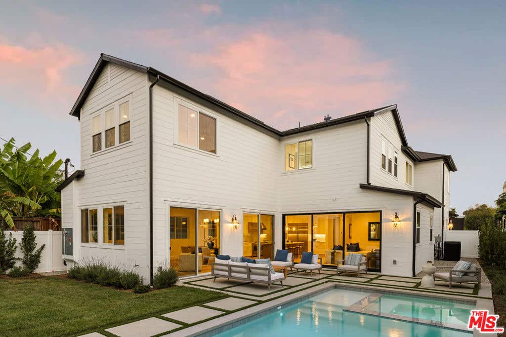 Photo of 9521 Cattaraugus Avenue, Los Angeles, CA 90034 (MLS # 26859613)