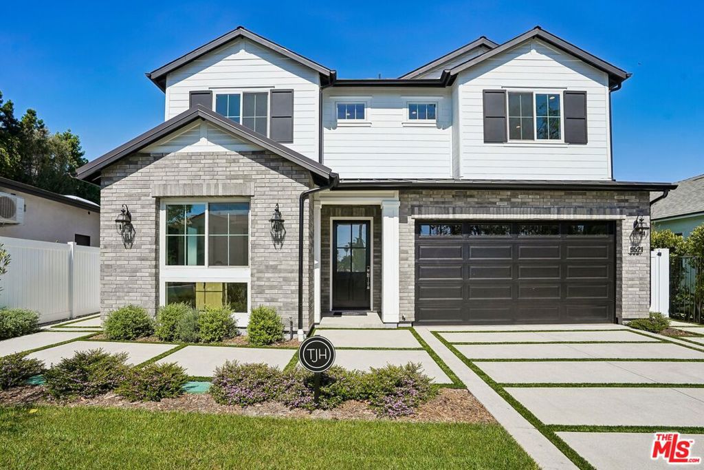 Photo of 9521 Cattaraugus Avenue, Los Angeles, CA 90034 (MLS # 26859613)