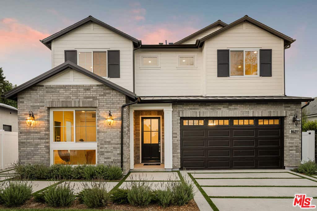 Photo of 9521 Cattaraugus Avenue, Los Angeles, CA 90034 (MLS # 26859613)