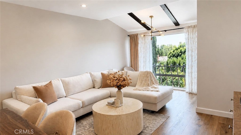 12720 Burbank 305