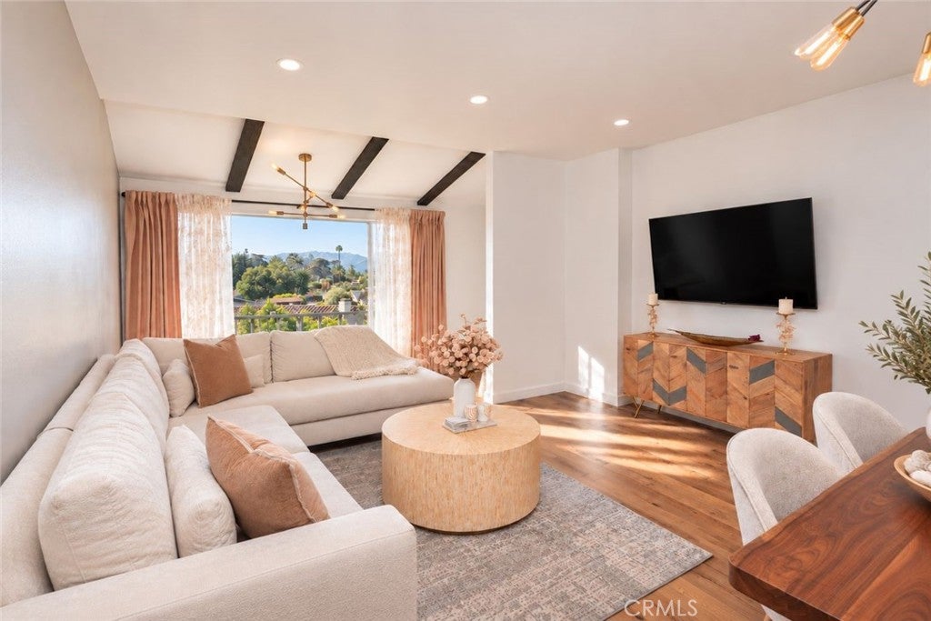 12720 Burbank 305